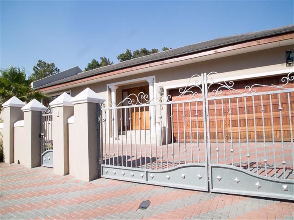 5 Bedroom House for Sale - Western Cape