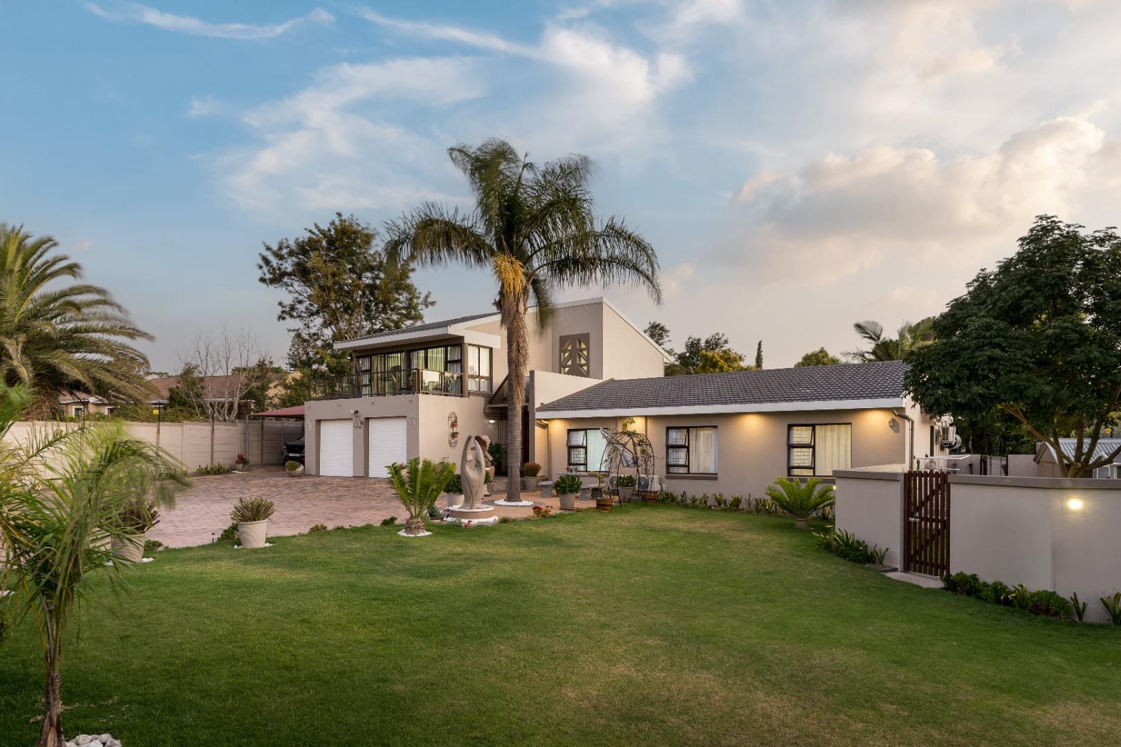6 Bedroom House for Sale - Western Cape